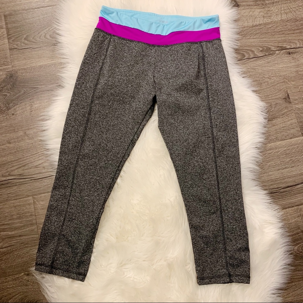Energie Grey Capri Workout Pants - Large